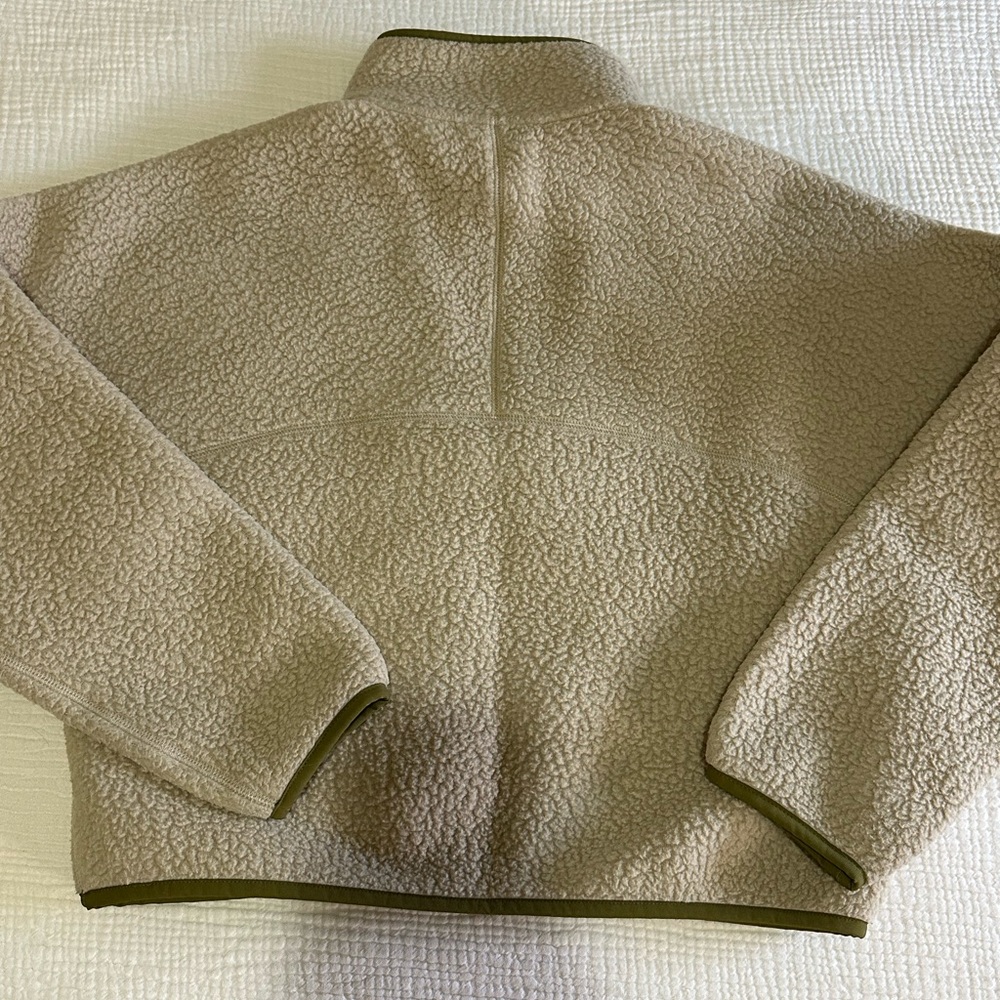 Aritzia Bigfoot 1/2 zip - Picture 2 of 3